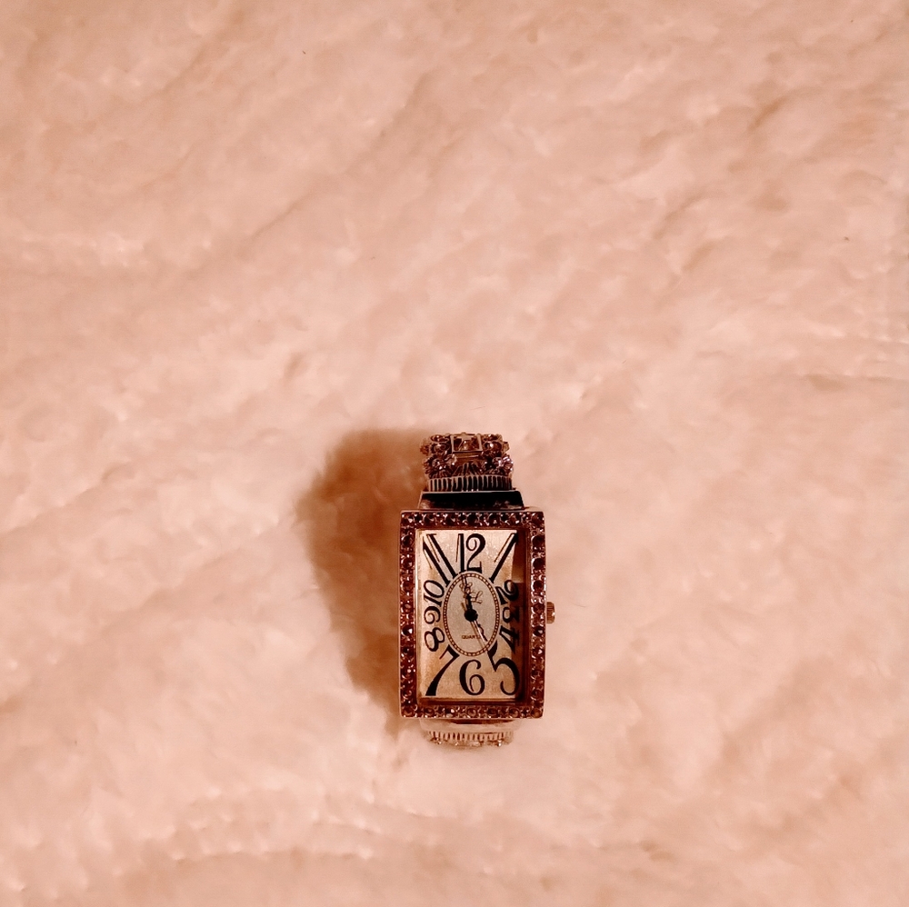 CL Vintage Decorative Cuff Watch